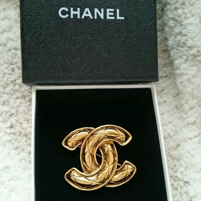 シャネルブローチ