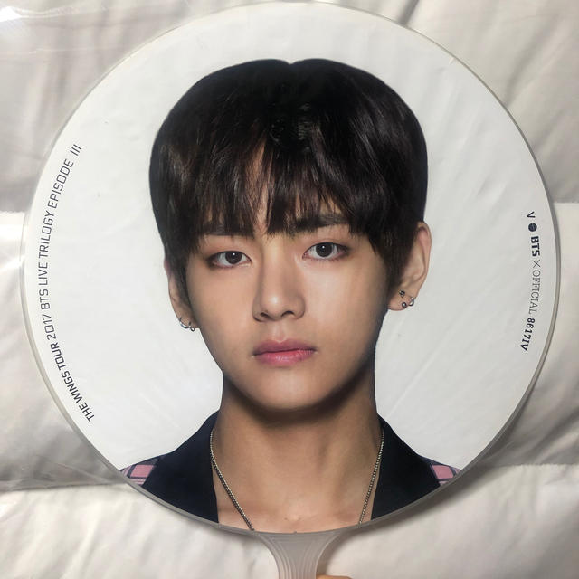 うちわ テテ 防弾少年団(BTS) - ③テテ WINGS うちわ 公式 袋なしの通販 by