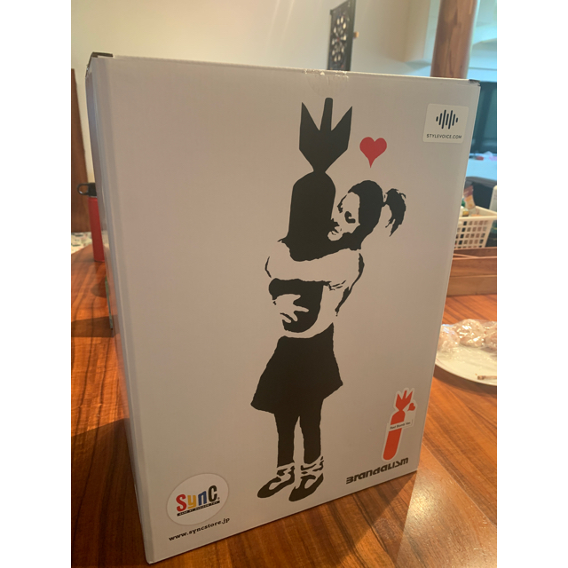 BOMB BOMB HUGGER (RED. VER) HUGGER（RED BOMB Ver.）バンクシー