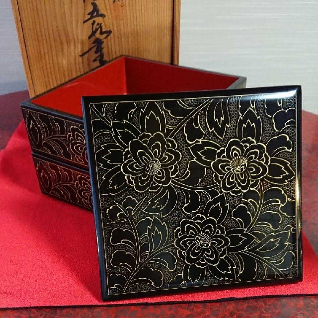 デッドストック！内朱金縁黒漆に極上宝尽蒔絵の映える二段重（検輪島塗
