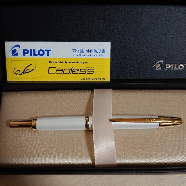 キャップレスデシモ スズラン 限定万年筆 パイロット細字 Fニブ