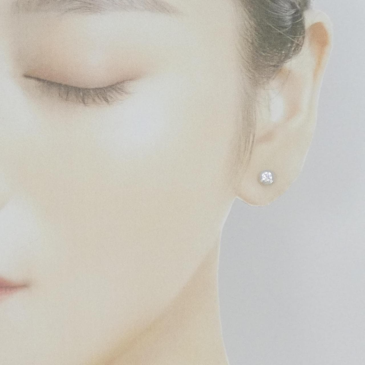 カルティエ ダムール イヤリング (ピアス) ノーマルサイズ ホワイト