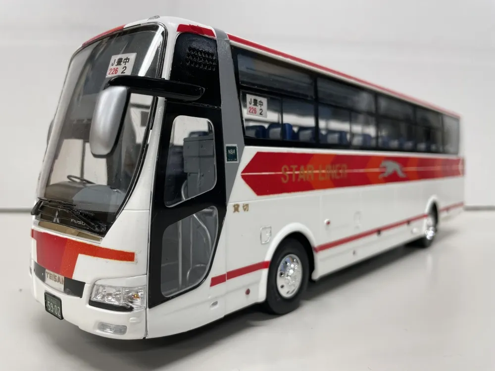 フジミ 1/32 三菱ふそう エアロクイーン スーパーハイデッカー AERO