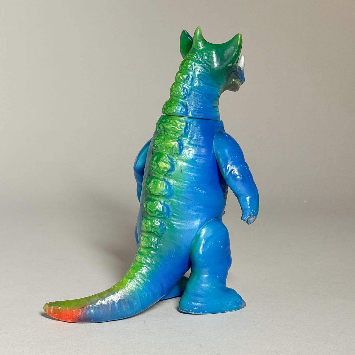 レア】当時物 怪獣 ゴモラペンダント ショップ 円谷 レア】当時物 怪獣