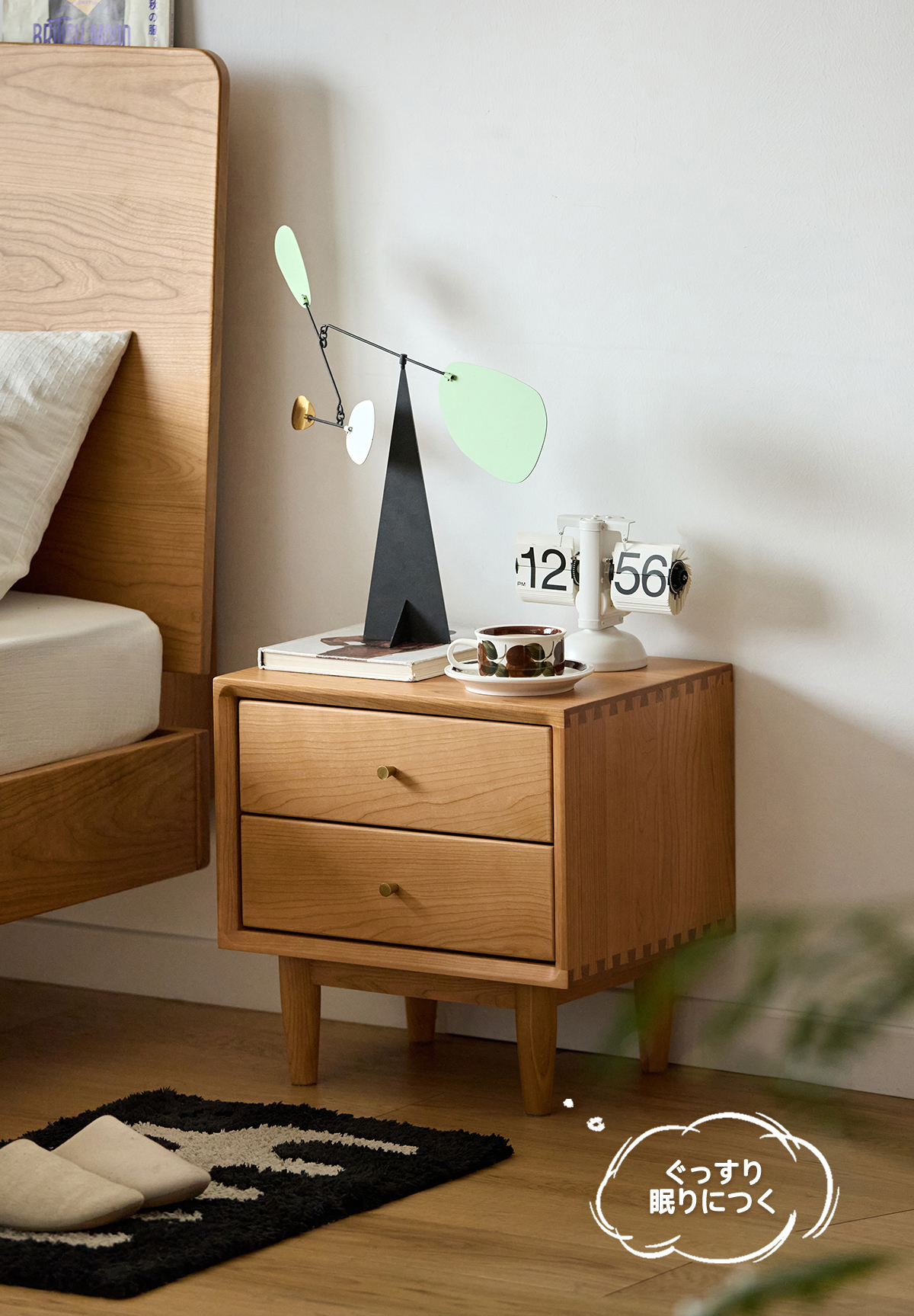 チェリーウッドコンパクトナイトテーブル | 耐久性と高級感を備えた