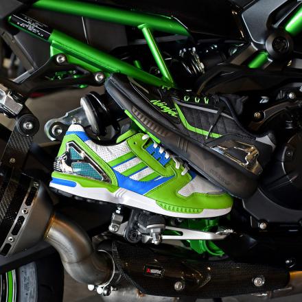 国内4月14日発売予定】カワサキ × アディダス オリジナルス 