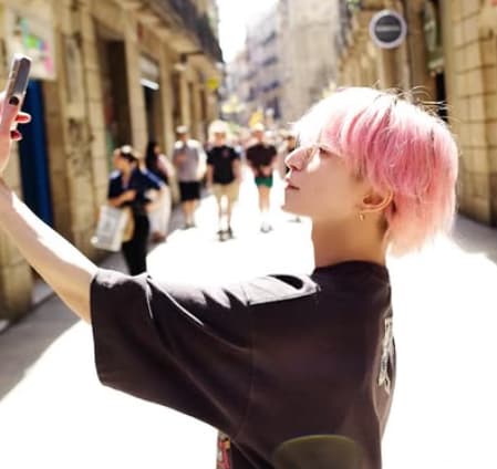 こんなんもう写真集やん！」SnowMan・佐久間大介、新曲MVのオフ