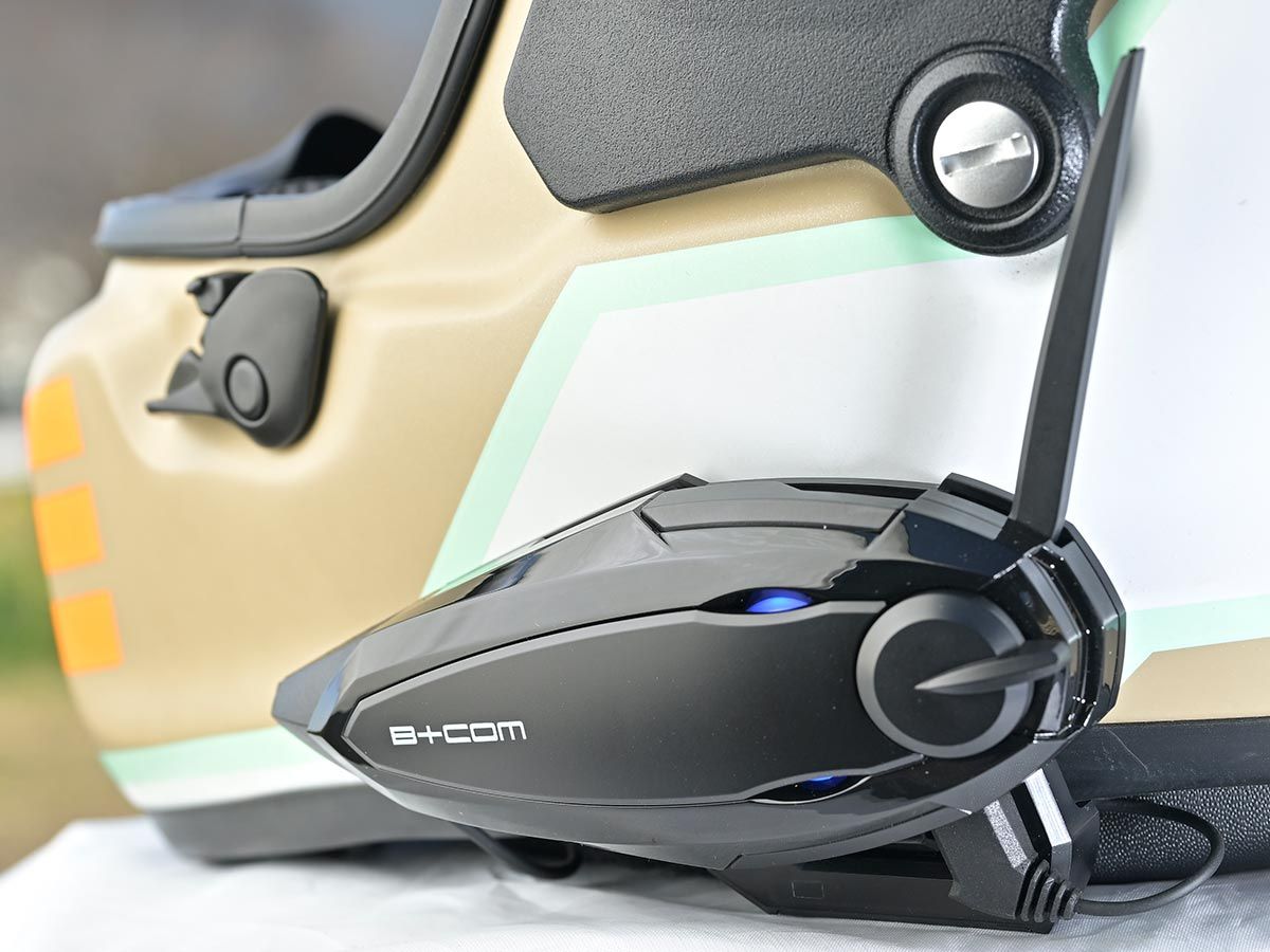 より高い操作性とロングライフを実現した新型インカム「B+COM SB6XR