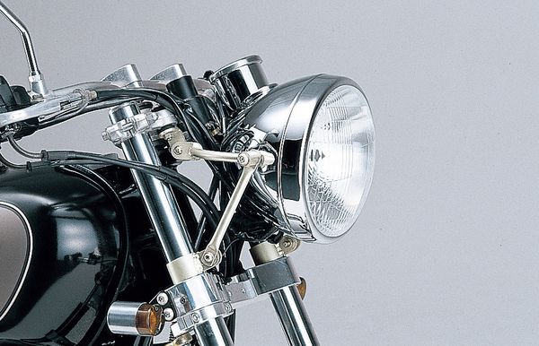 sr400 ヘッドライトステーつき