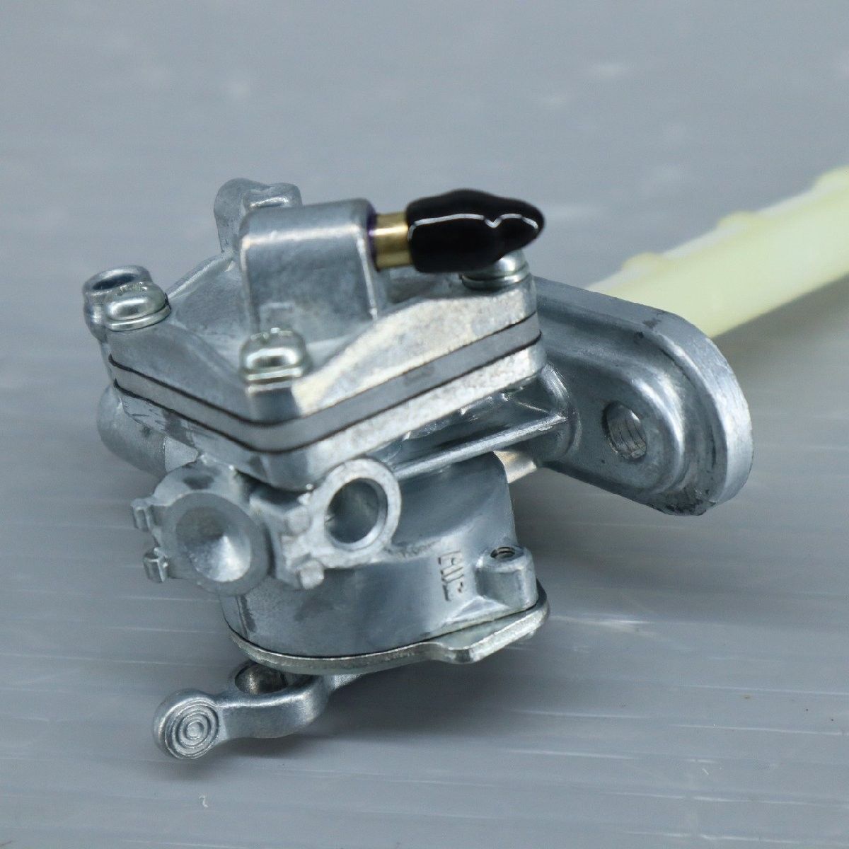 スズキ 新古 GT380 GT550 ガソリンコック 中期後期タンク用 スズキ