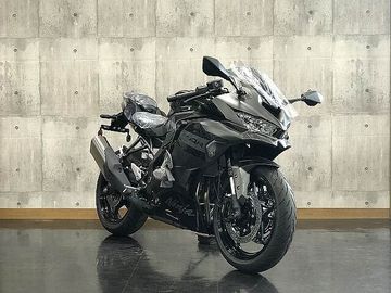 黒 2024 Kawasaki Ninja® ZX™-6R Metallic Flat Spark Black/Ebony