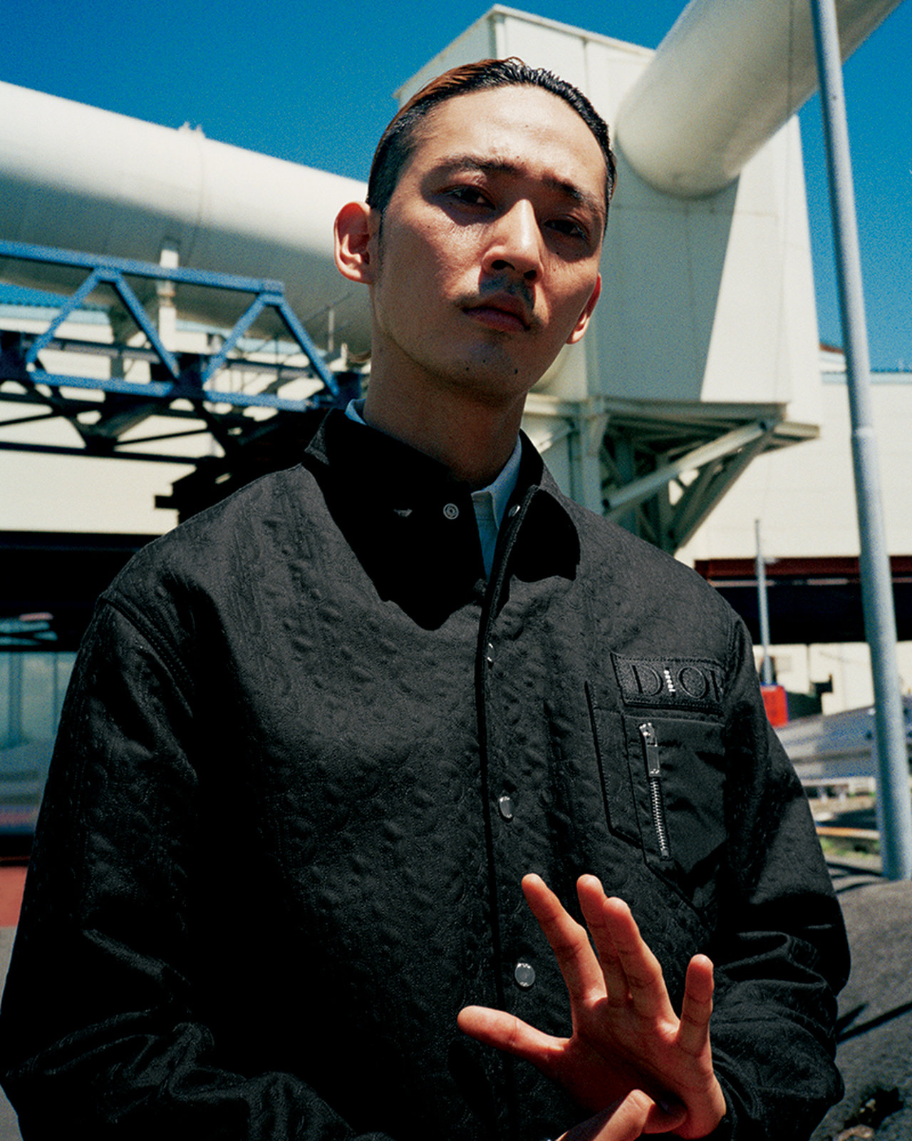 Dior and sacai, and meカルチャーのある男たちが魅せる