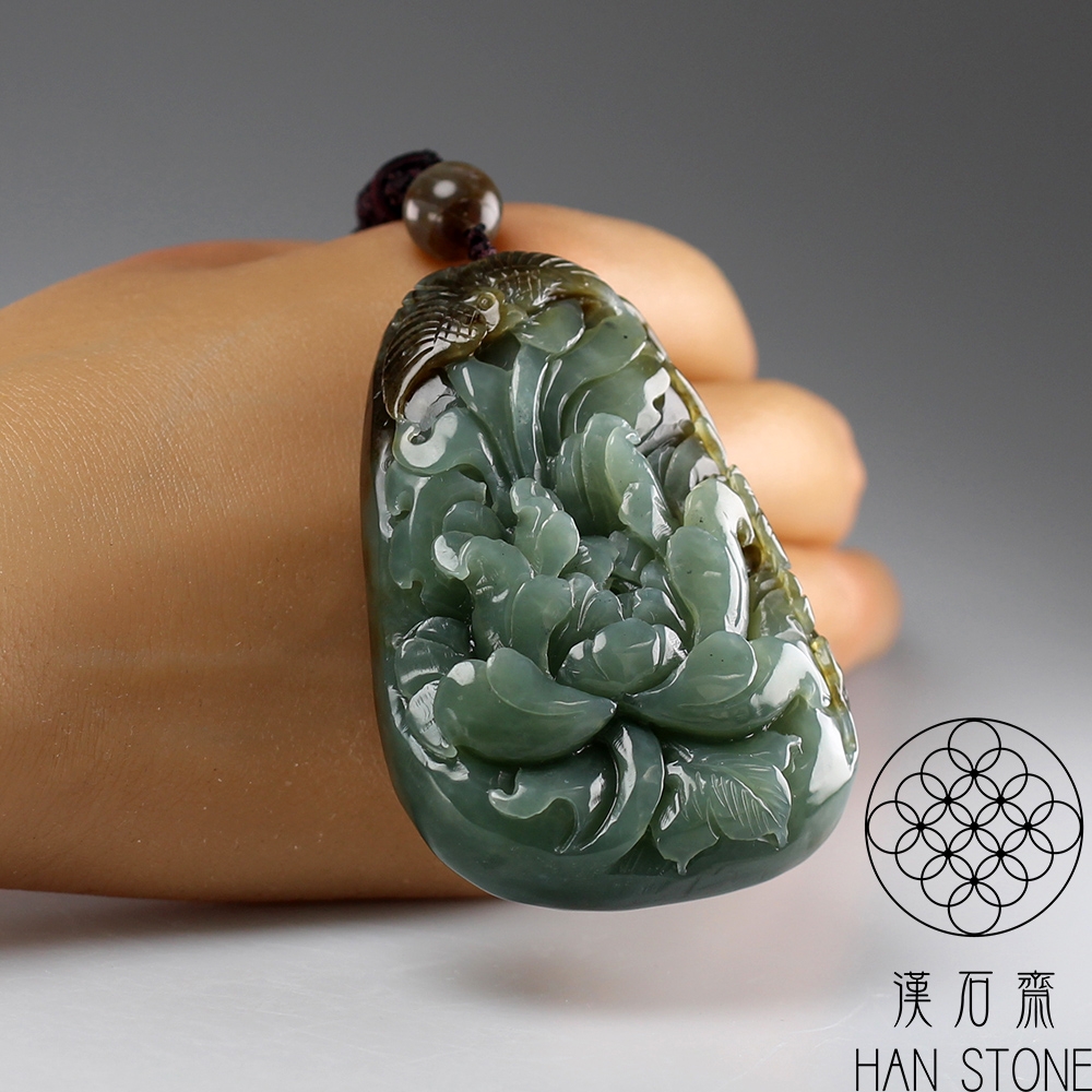 漢石齋】天然A貨和田青玉富貴牡丹玉佩吊墜(49*70*22mm) | 漢石齋