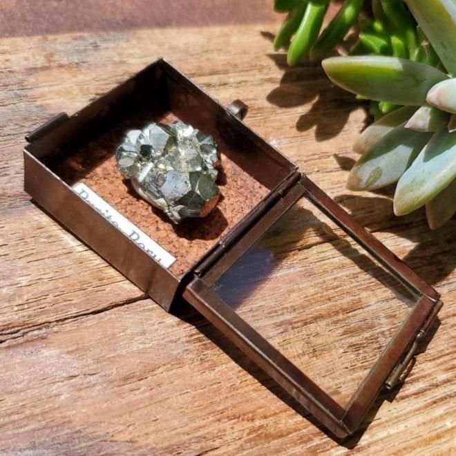パイライト標本箱ペンダント ペルー産 鉱物標本ペンダント 【公式通販】