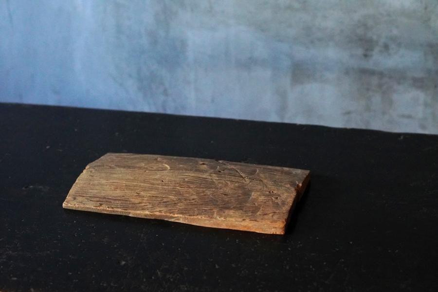 枯れ板 松の 古材 敷板 徳利と盃をのせて独酌の盆に 古道具 No.2