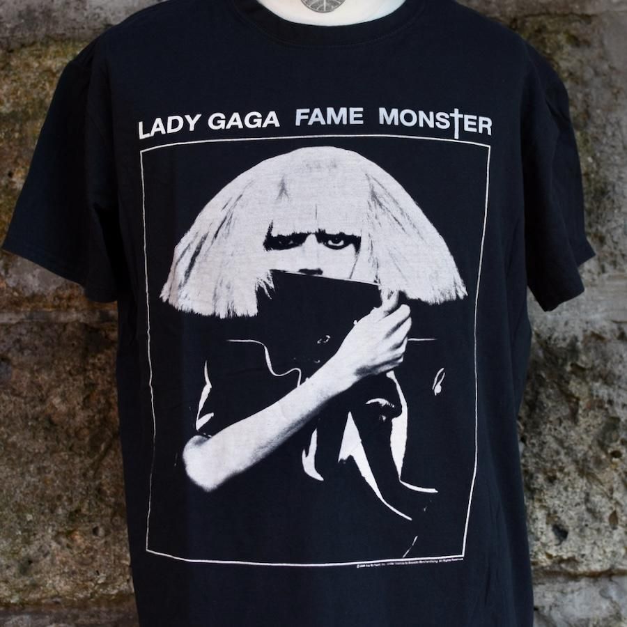 レディ・ガガ ENGLISH DATE BACK SS TEE このTシャツは英語・日本語