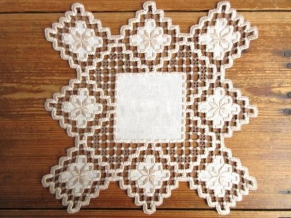 アンティーク ハーダンガー風 盛上げ＆透かし手刺繍クロス とろみの