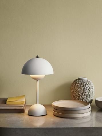 &tradition Flowerpot portable table lamp：フラワーポット
