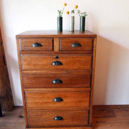 古い小ぶりな木製の引き出し7杯 タンス チェスト 古家具 古い小ぶりな