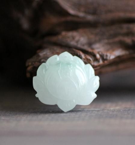 蓮の花（はすのはな）／翡翠 - 彩雲(さいうん)