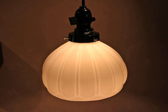 昭和レトロ/花形乳白ガラスシェードランプ/口金E26/電球別売 - 西荻窪