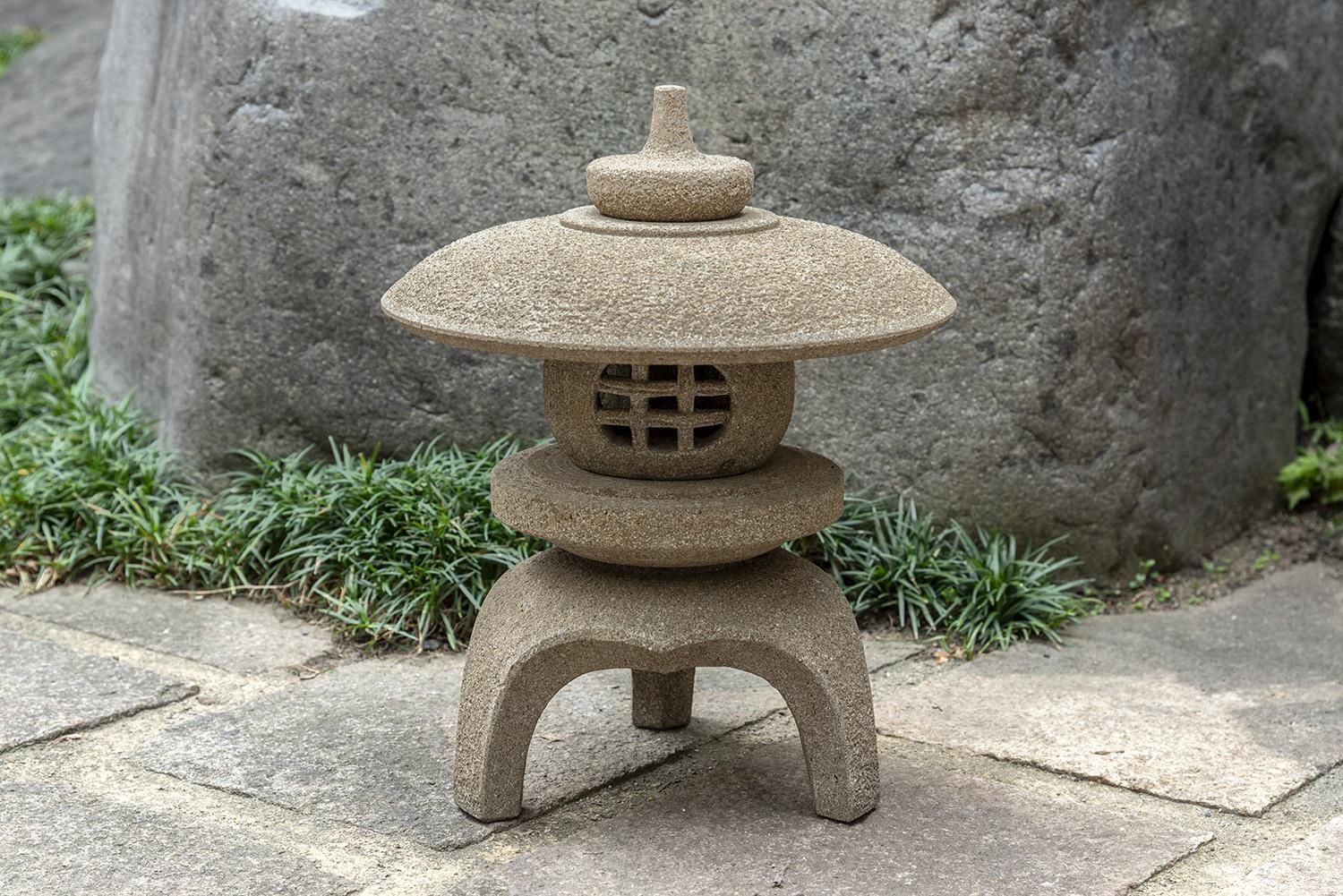 ミニ灯籠 石 灯篭 灯籠 燈籠 灯ろう 蟷螂 とうろう 天然御影石 春日型 来待