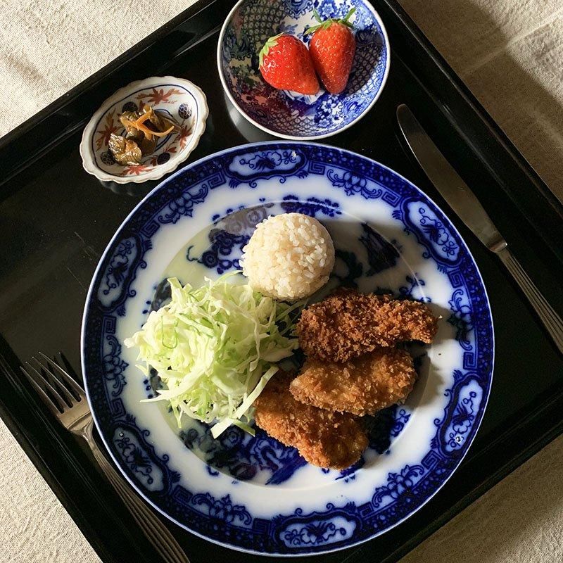 アンティーク、ブルーアンドホワイトの皿