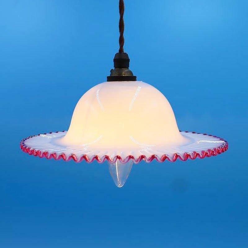 古い電笠乳白いフリルデザインのガラス製装飾品 古い電笠乳白いフリル