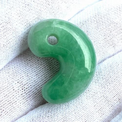糸魚川翡翠(金山谷産) SA 勾玉 】 国産 糸魚川翡翠 ろうかん ひすい