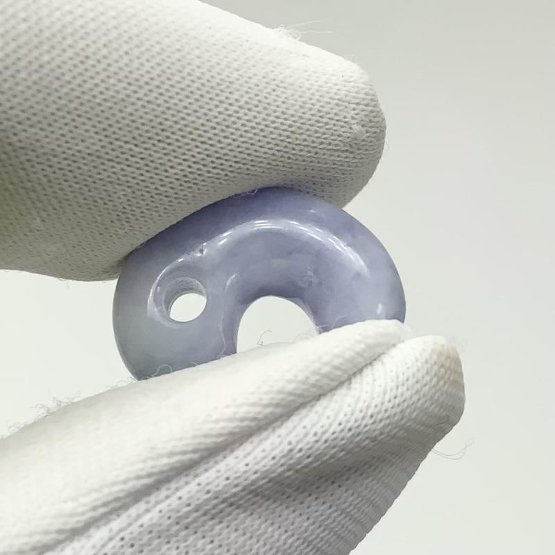 糸魚川ラベンダー翡翠 (青海産) 勾玉 巴型 】 国産 天然石 糸魚川翡翠