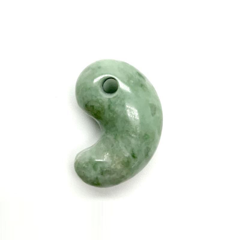 糸魚川翡翠(小滝産) 勾玉 】 国産 天然石 糸魚川産翡翠 ひすい ヒスイ