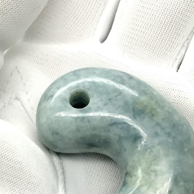 糸魚川翡翠(青翡翠)入りコン沢産 勾玉 巴型 】 青翡翠 国産 天然石