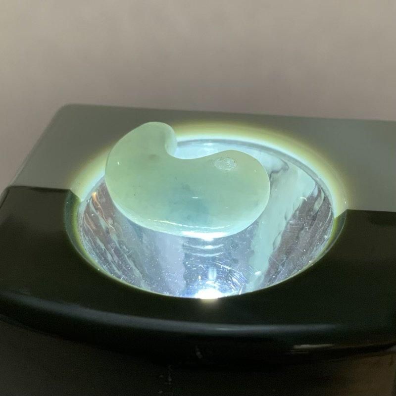 糸魚川翡翠(青翡翠)入りコン沢産 勾玉 巴型 】 青翡翠 国産 天然石