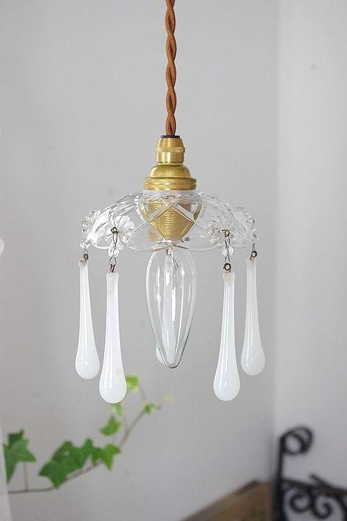 1920年代 フランス アンティーク オパリンガラスの可愛いミニ