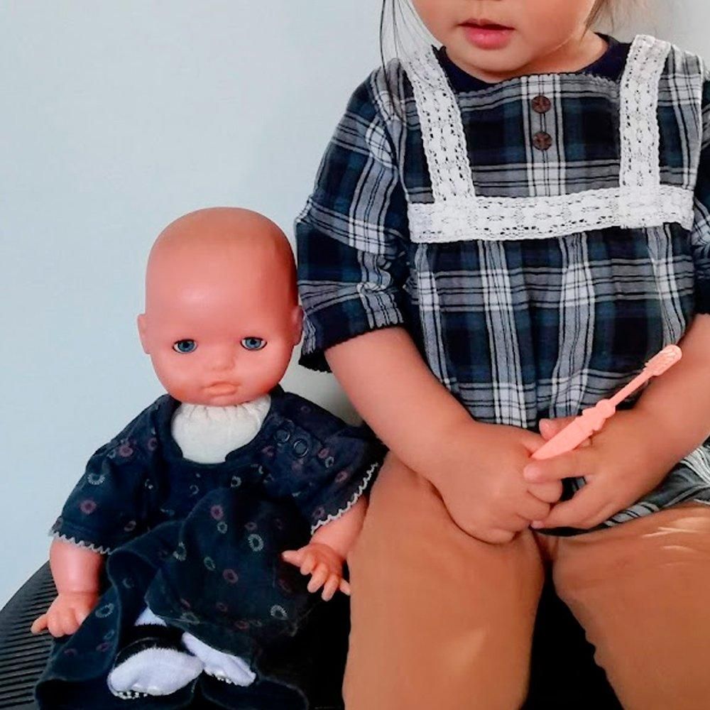 ソフトベビー茶色い瞳 | Frankenland Design 赤ちゃん人形 - 木の