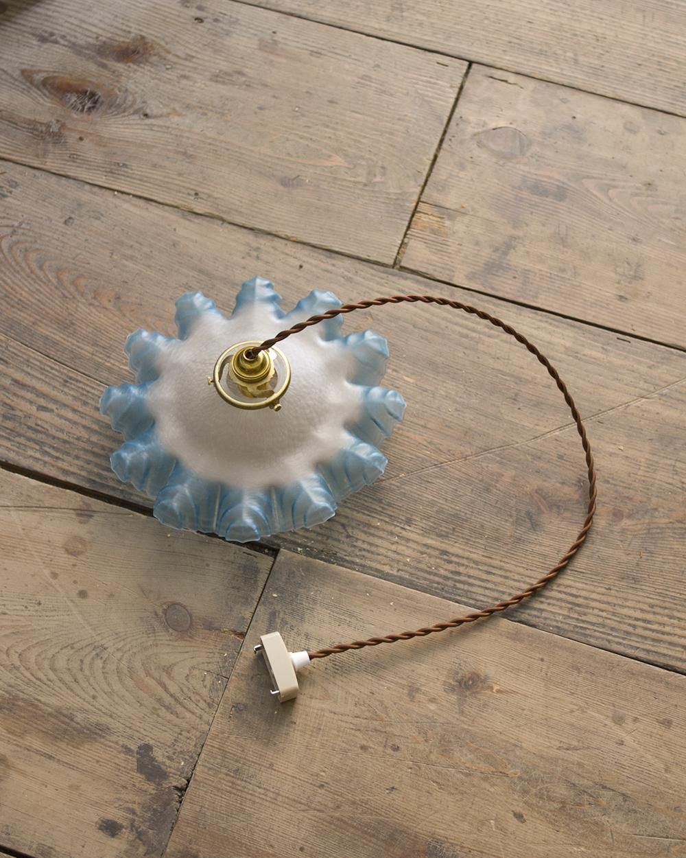 フランスアンティーク ライトブルーのフリルガラスシェードランプ.3