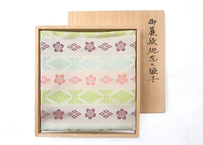 土田友湖作-御簾段桃花文緞子出帛紗 | 千家十職 - 京都富小路の和装