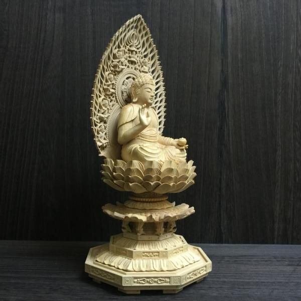 薬師如来】 柘植 飛天光背八角台 坐2.5寸 総高26cm