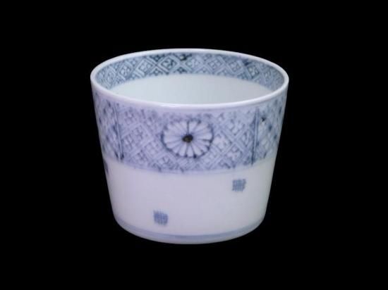 古伊万里 染付 四方襷紋に菊花図 蕎麦猪口