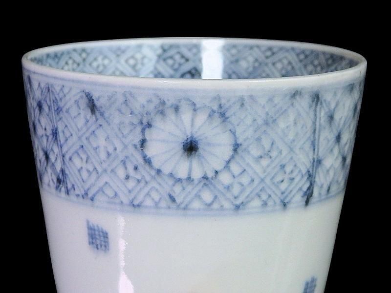 古伊万里 染付 四方襷紋に菊花図 蕎麦猪口
