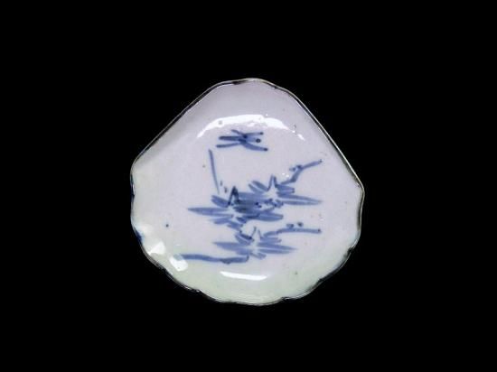 古伊万里 染付 蝶に竜田川 紅葉図 富士型変形豆皿