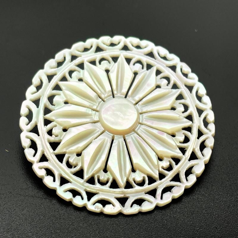 ベツレヘムパール（カモミール・ボタン、ブローチ、ペンダントトップ