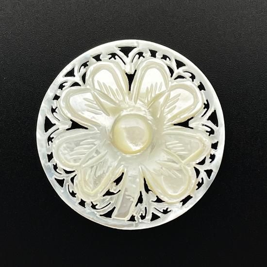 ベツレヘムパール（clover・ボタン、ブローチ、ペンダントトップ）