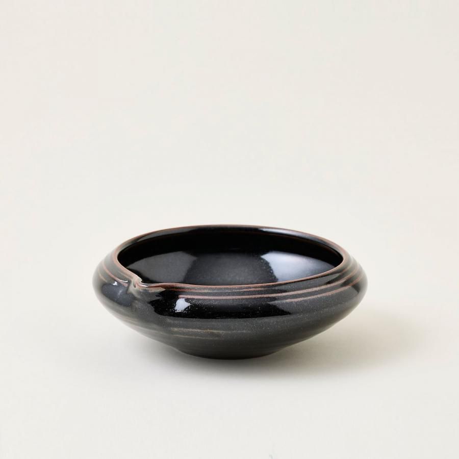 黒薩摩片口鉢[クロサツマカタクチバチ]｜沈壽官窯（ちんじゅかんがま