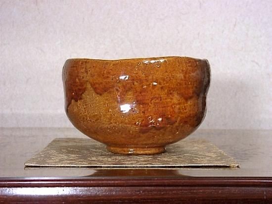 梅山窯 香野壮明 作 飴釉 茶碗 無傷 共箱。