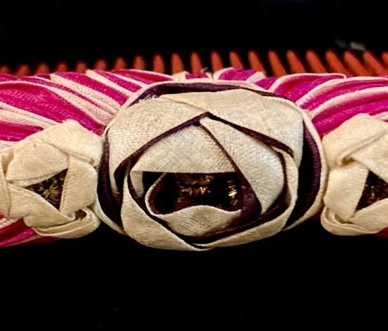 薔薇文様 つまみ細工 櫛」 - 正尚堂