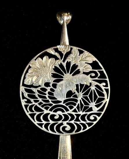 アンティーク ビンテージ昔の珊瑚ネックレス 透かし彫り菊の花細工