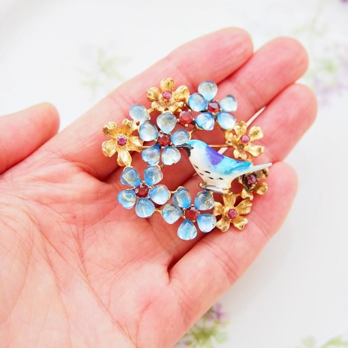 スワボダ 天然石のお花のブローチ｜スワボダ天然石のお花のブローチ