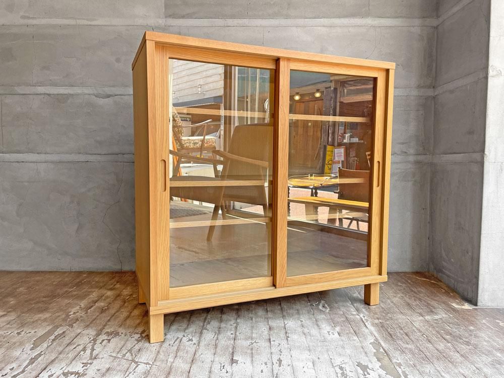 無印良品 キャビネット ガラス扉 観音開き 天然木 タモ材 脚付き 食器