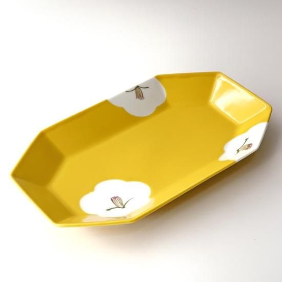 黄釉白花 八角長角皿 | 鮮やかな色釉の花が描かれた逸品 - 梅陶器